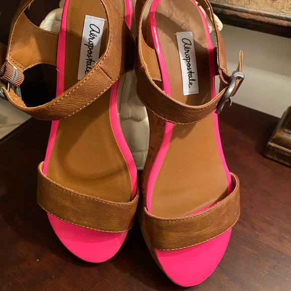 💖AEROPOSTALE 💖low wedge shoes. Genuine leather with cork wedge and pink. - Picture 3 of 6